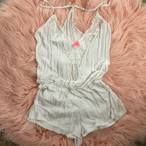 Victoria’s Secret White Sleep Romper Size Medium